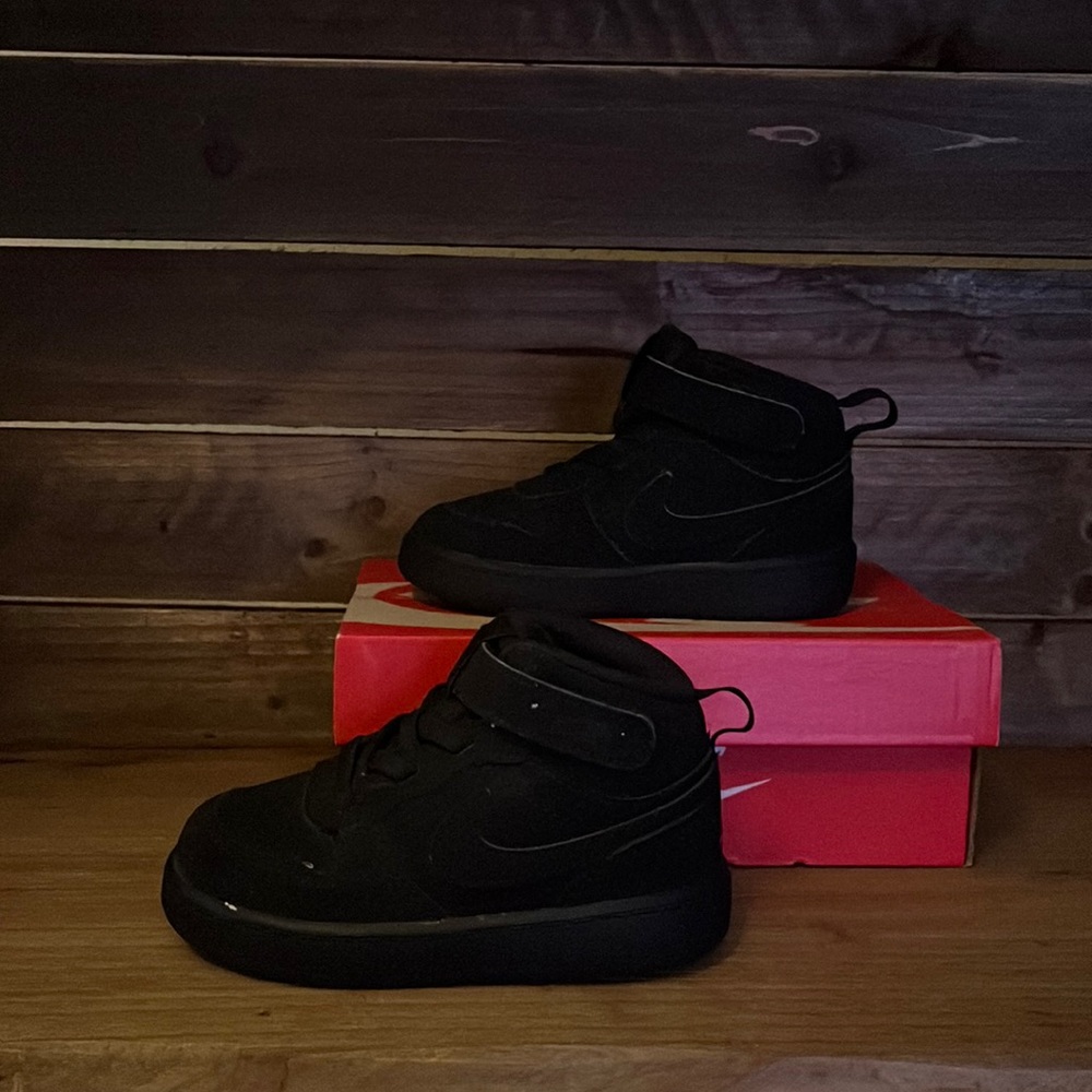 Toddler Nike sneakers size 7